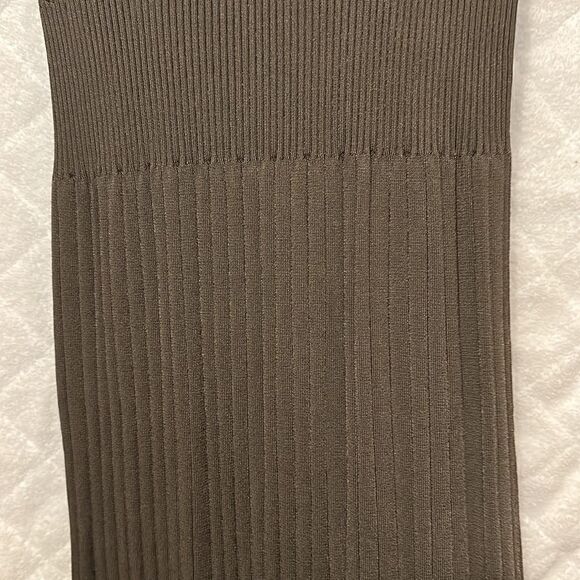 Ribbed  olive dress  - Picture 5 of 9